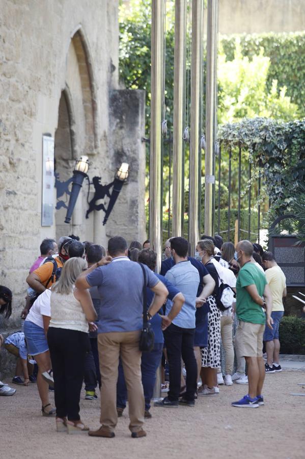 El turismo en Córdoba en el Puente del Pilar, en imágenes