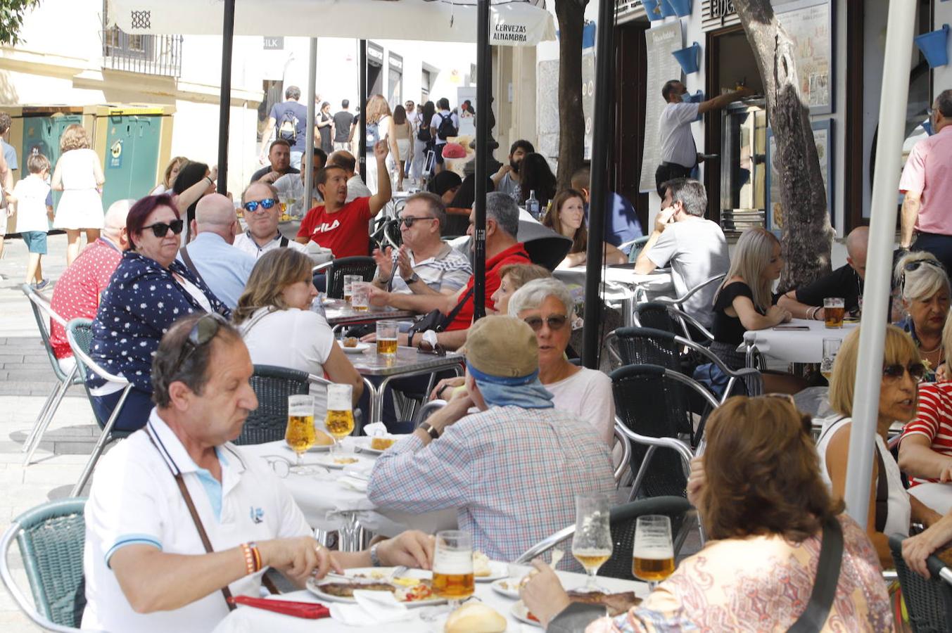 El turismo en Córdoba en el Puente del Pilar, en imágenes