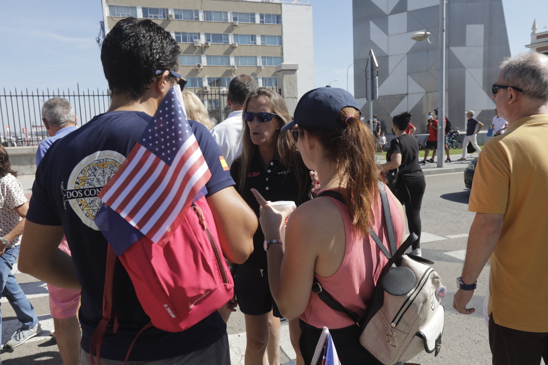 En imágenes: Los gaditanos se echan a la calle para disfrutar de la SailGP