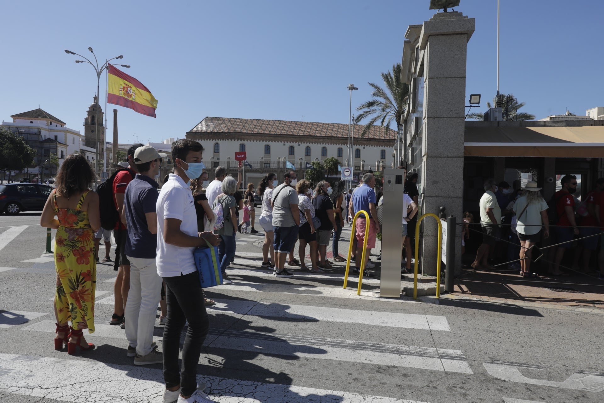 En imágenes: Los gaditanos se echan a la calle para disfrutar de la SailGP