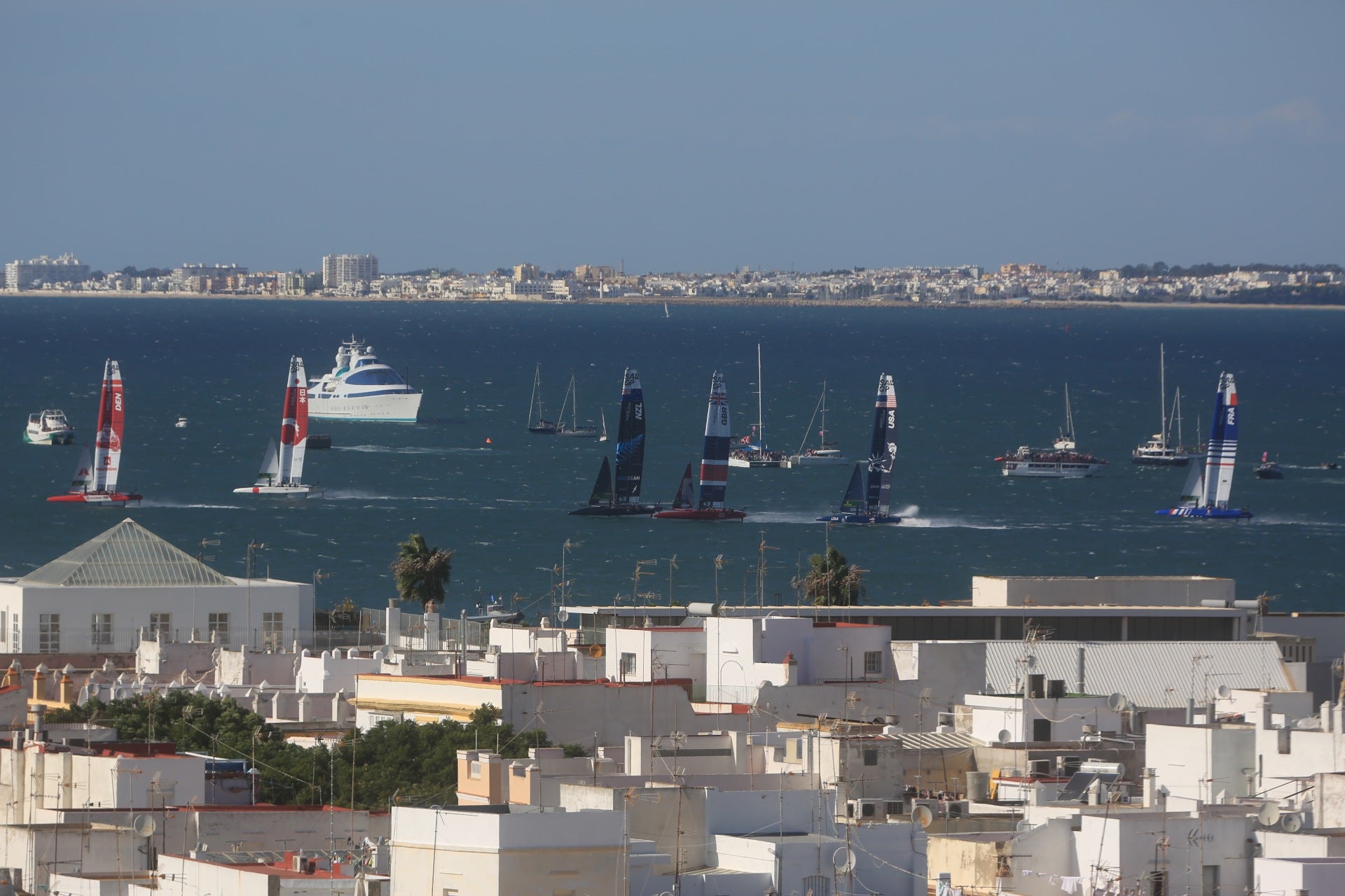 En imágenes: Domingo de SailGP por las calles de Cádiz