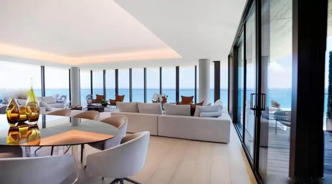 El ático de lujo en Miami que se vende por Bitcoins. El espacio se vende completamente amueblado y posee una decoración muy vanguardista con mobiliario en tonos neutros con estilos que combinan lo clásico y lo vintage.