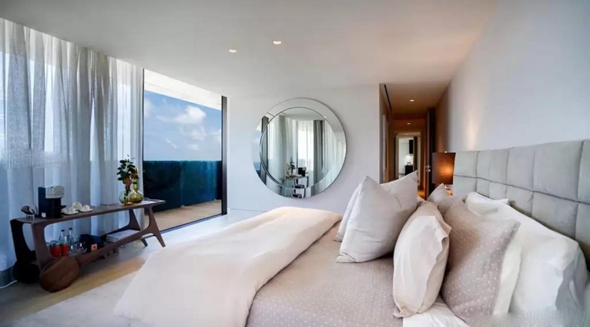 El ático de lujo en Miami que se vende por Bitcoins. Posee cuatro dormitorios con su correspondiente baño y terraza. Para entrar a la casa existe también un avanzado sistema de reconocimiento facial y de huellas dactilares.