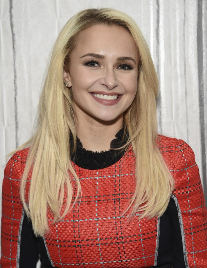 Hayden Panettiere: Depresión Postparto. La actriz anunció a través de sus redes sociales la decisión de ingresar en una clínica para lidiar con la depresión posparto que sufrió tras el nacimiento de su hija en diciembre de 2014