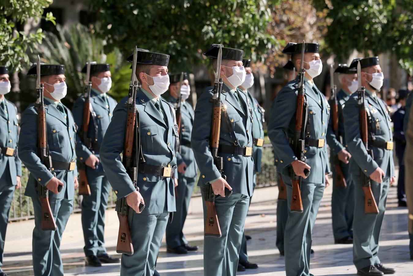 Acto de izado de la bandera por el Día de la Hispanidad en Sevilla