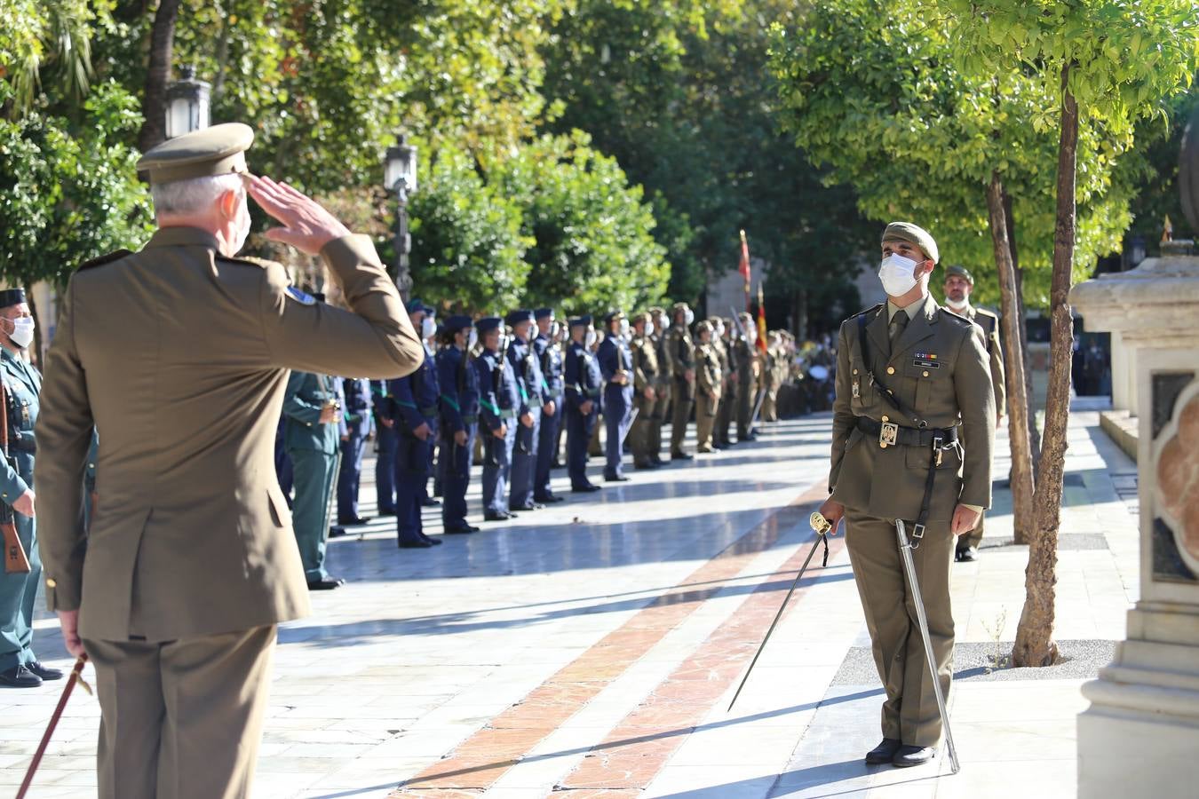 Acto de izado de la bandera por el Día de la Hispanidad en Sevilla