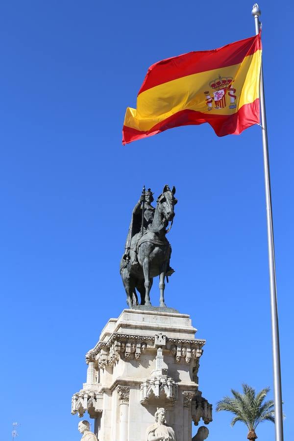 Acto de izado de la bandera por el Día de la Hispanidad en Sevilla