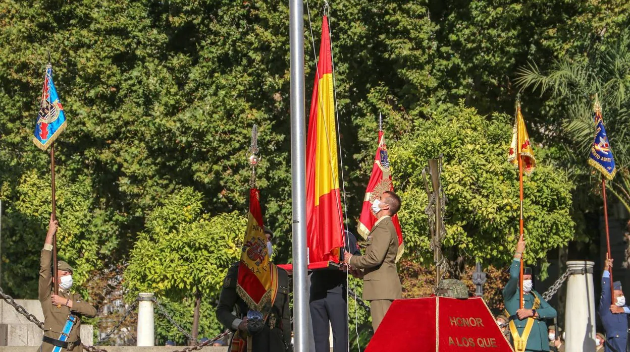 Las imágenes de la celebración de los actos por la Fiesta Nacional en Sevilla