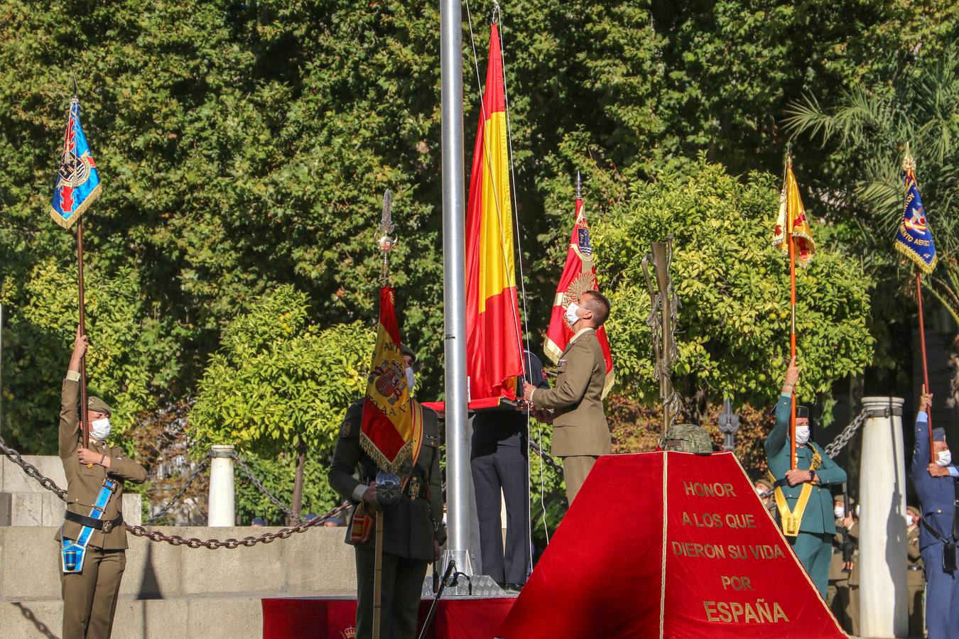 Acto de izado de la bandera por el Día de la Hispanidad en Sevilla