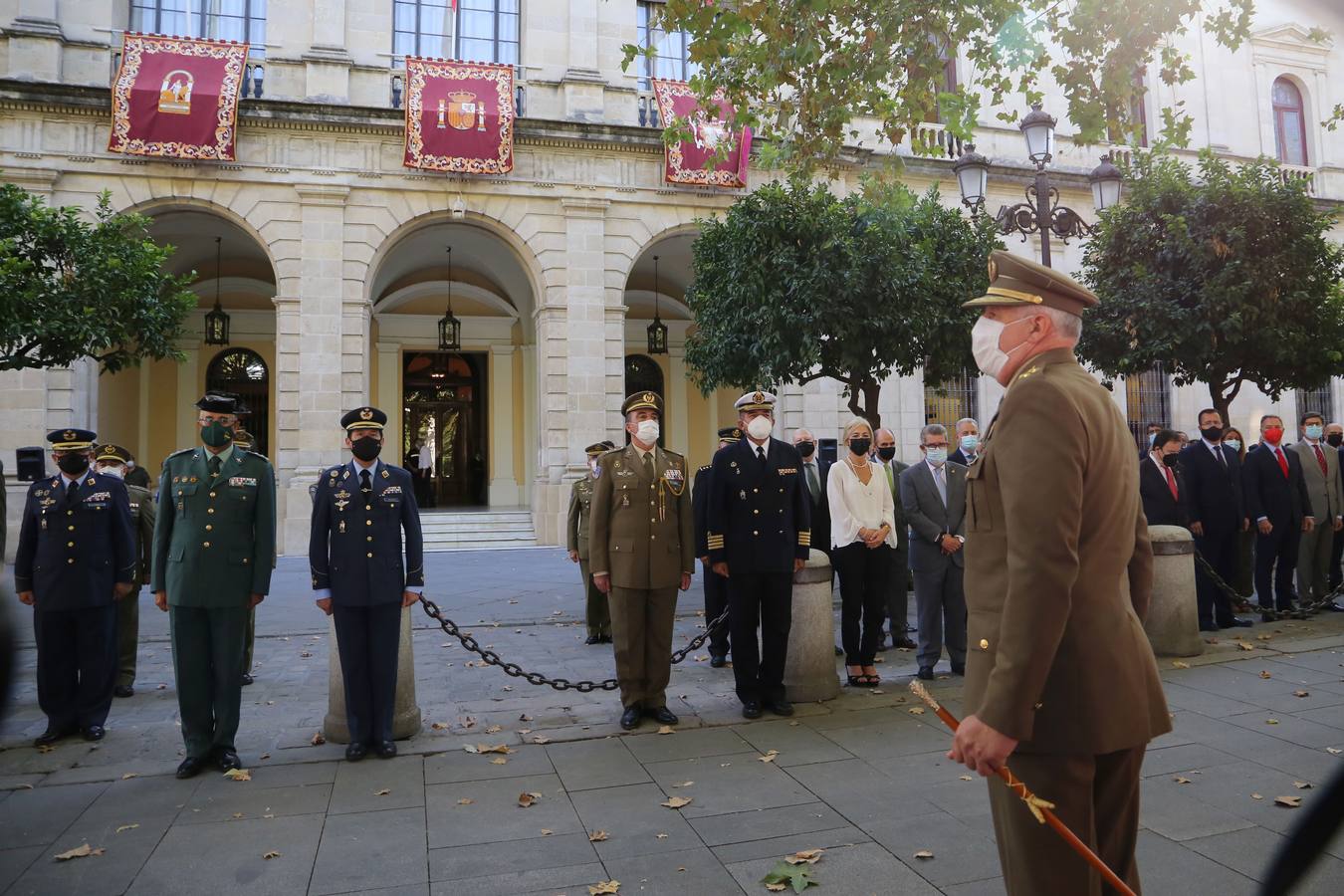 Acto de izado de la bandera por el Día de la Hispanidad en Sevilla