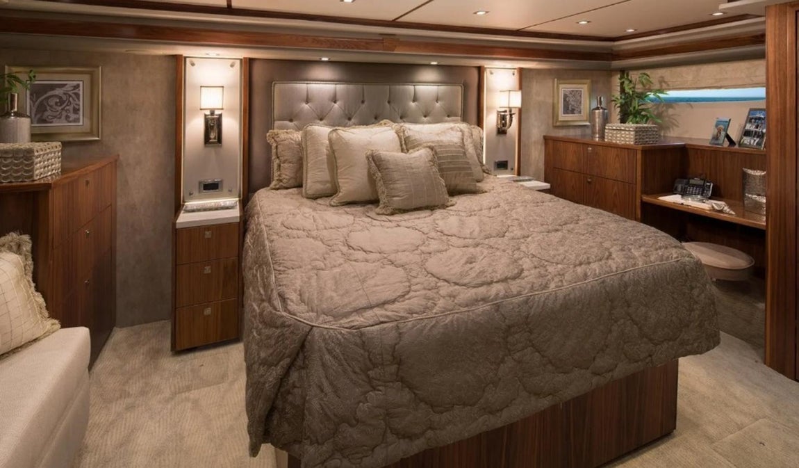 El lujoso yate de pesca de Michael Jordan. El lujo y la opulencia no faltan para que cada detalle irradie elegancia.