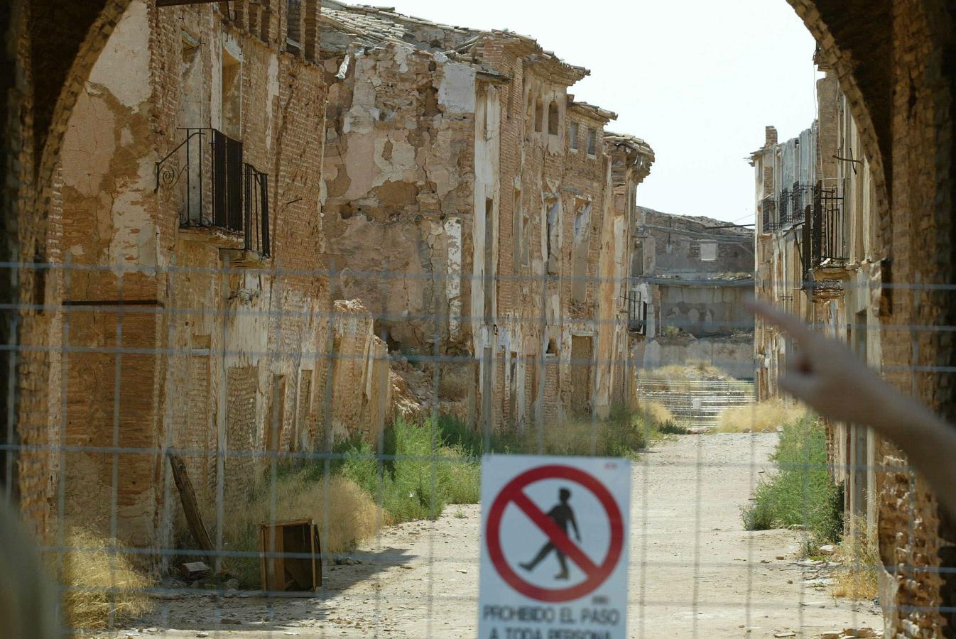 Alto el paso. Belchite ha quedado como un símbolo del pasado, un lugar para recordar los errores que condujeron a la Guerra Civil y a sus horrores.