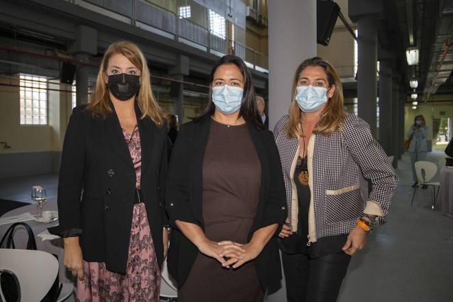 Elena Sumariva, Nuria Gómez y Ana Gómez