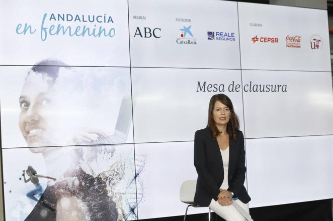 Isabel Aguilar, periodista de ABC Sevilla, durante el transcurso de la clausura