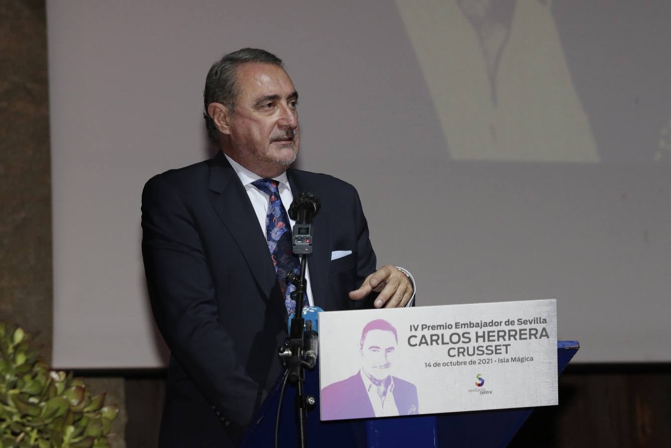 Carlos Herrera recibe el Premio Embajador de Sevilla 2021