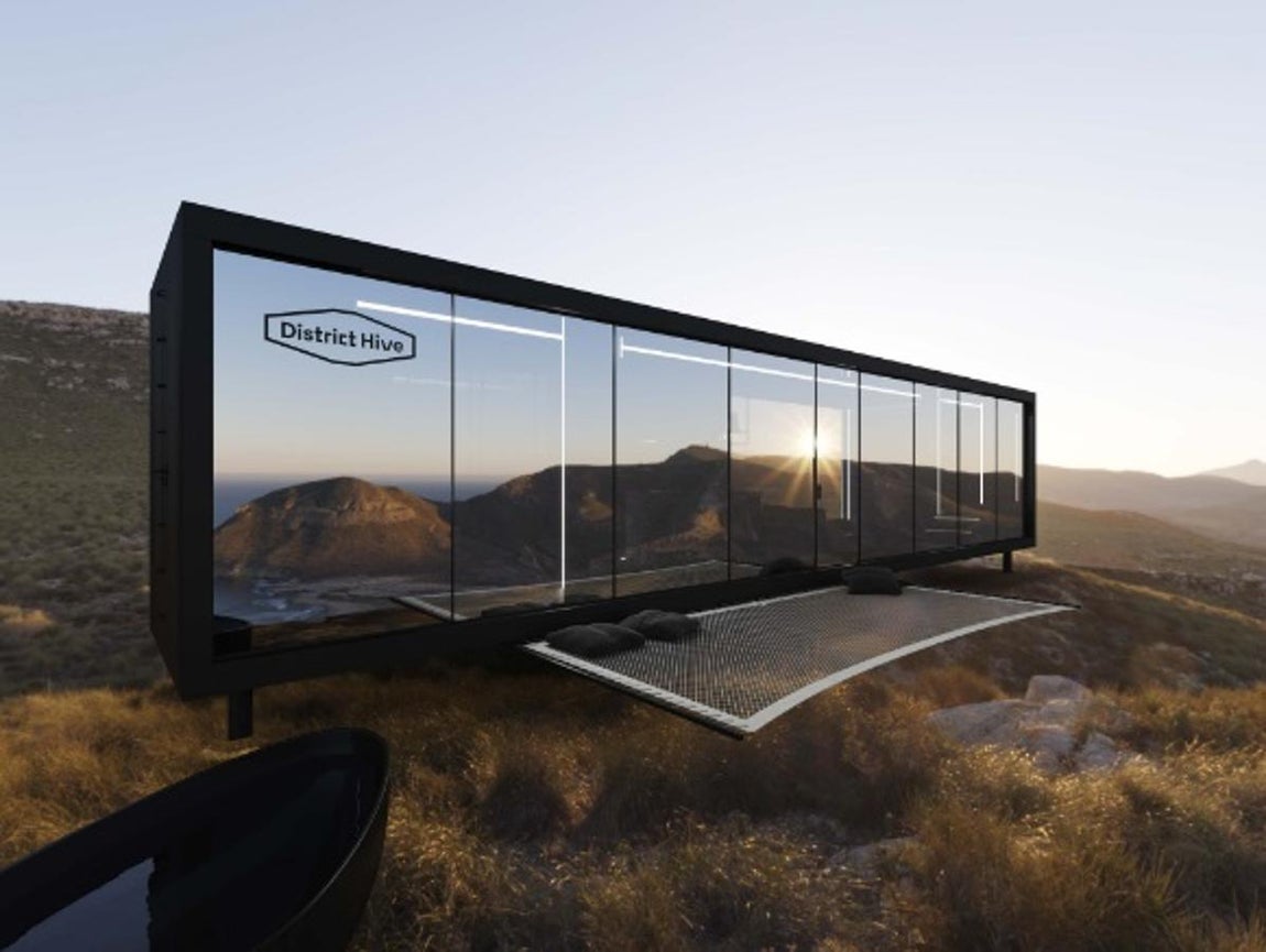 La cápsula de lujo sostenible que abrirá en Granada. Con la pandemia los tiempos de ocio y la forma de viajar han cambiado. Ahora los destinos en los que prima la independencia y que permiten sacar el máximo partido de la naturaleza se han convertido en los favoritos, de ahí que haya surgido un auge en los hoteles que se integran completamente en el medio rural.