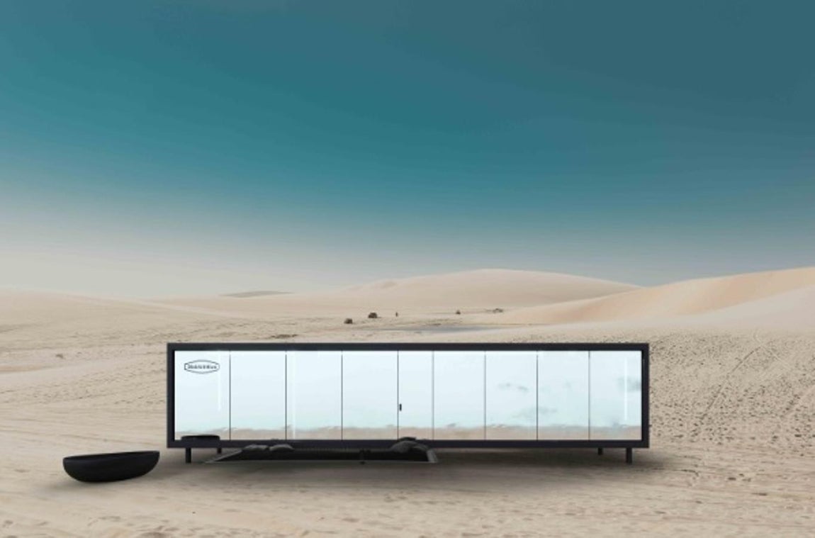 La cápsula de lujo sostenible que abrirá en Granada. Los hoteles cápsula, llamados también 'podtels', están viviendo una época de verdadero auge y por primera vez aterrizan en España, concretamente en el desierto de Gorafe, en Granada, de la mano de la empresa District Hive, quien ha realizado ya algunos en Canadá, las Azores, Madeira, Islandia, Isla Mauricio, Suecia o Reino Unido.