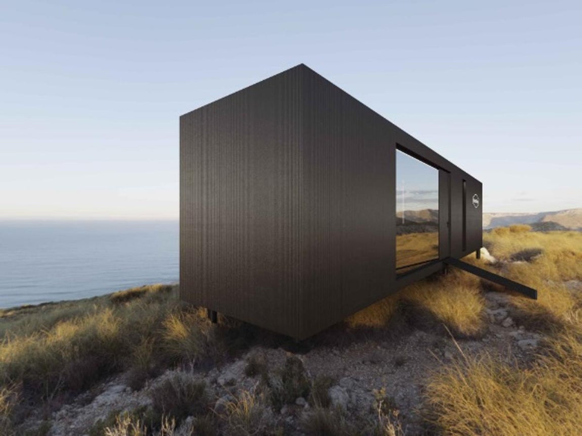 La cápsula de lujo sostenible que abrirá en Granada. El proyecto se basa en la colocación de una cápsula independiente en entornos paradisíacos que se caracteriza por ser completamente autosuficiente, lo que permite que pueda estar prácticamente en cualquier lugar.