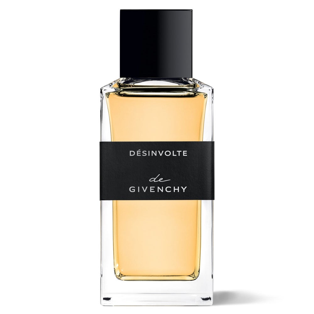 Désinvolte de Givenchy. La Collection Particuliére de Givenchy amplía su gama más exclusiva con una nueva y refinada fragancia, inspirada en la personalidad del modisto. Desinvolté es la expresión olfativa de ese “je-ne-sais-quoi" de Hubert de Givenchy reflejado en un aroma natural, sencillo y opulento. Un trío de absolutos de flores blancas que comparten la misma sensualidad y aportan al perfume ligereza y transparencia. Las múltiples facetas del perfume se deben a un generoso ramo blanco, cuyo corazón está compuesto por flores de tuberosa de la India. Este núcleo rico, intenso y texturizado, se diluye en acordes de magnolia, flor de naranjo y jazmín. Una esencia cargada de carácter que revive el esplendor ecléctico del Gentleman Perfumista. Precio: 199 €, 100 ml.