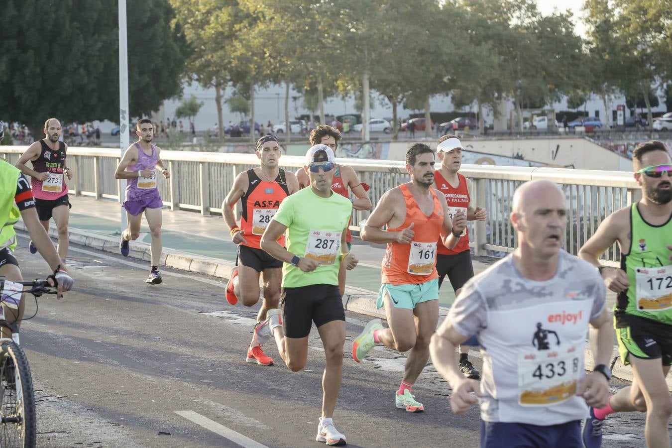 ¿Has corrido la media maratón de Sevilla? Búscate en nuestras galerías