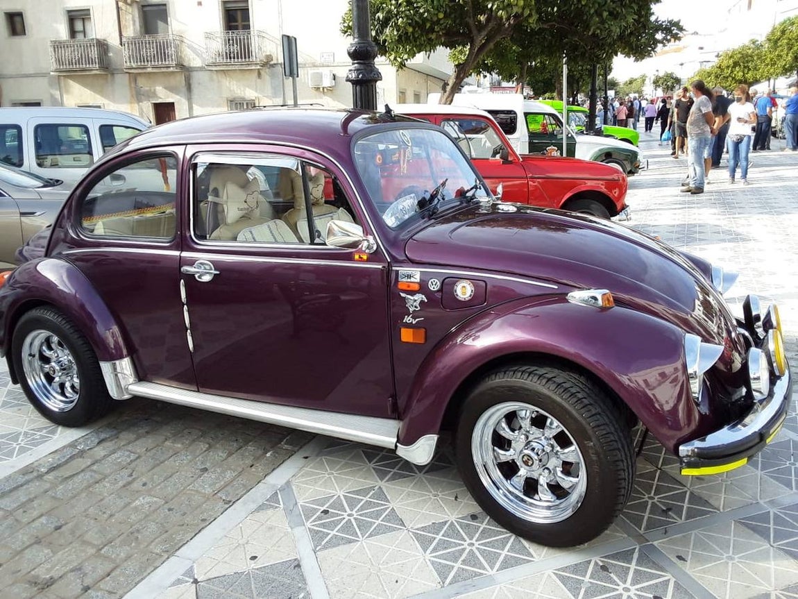 V Edición de la Exhibición de coches clásicos en Alcalá de los Gazules