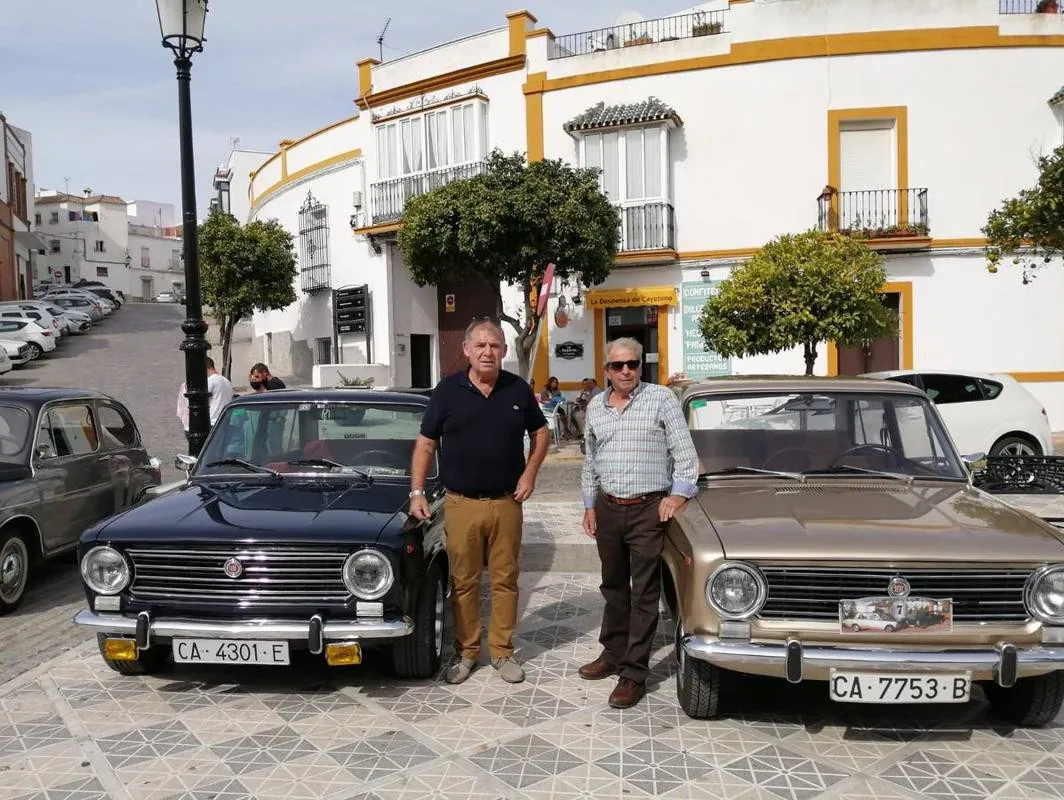 V Edición de la Exhibición de coches clásicos en Alcalá de los Gazules