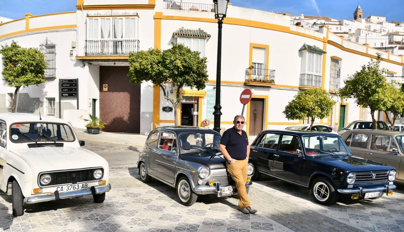 V Edición de la Exhibición de coches clásicos en Alcalá de los Gazules