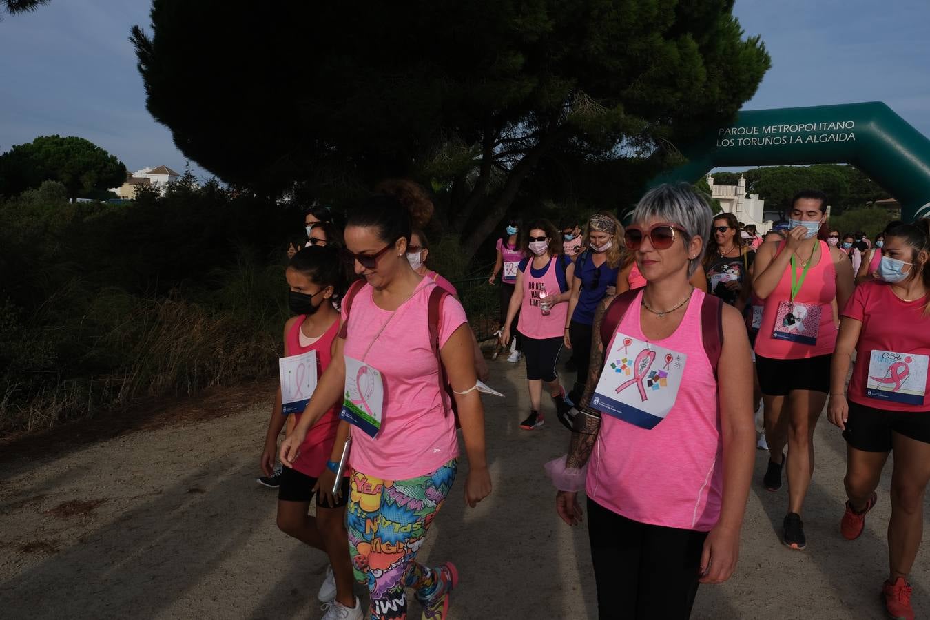 La Marcha Rosa reúne a cientos de personas en Los Toruños para luchar contra cáncer