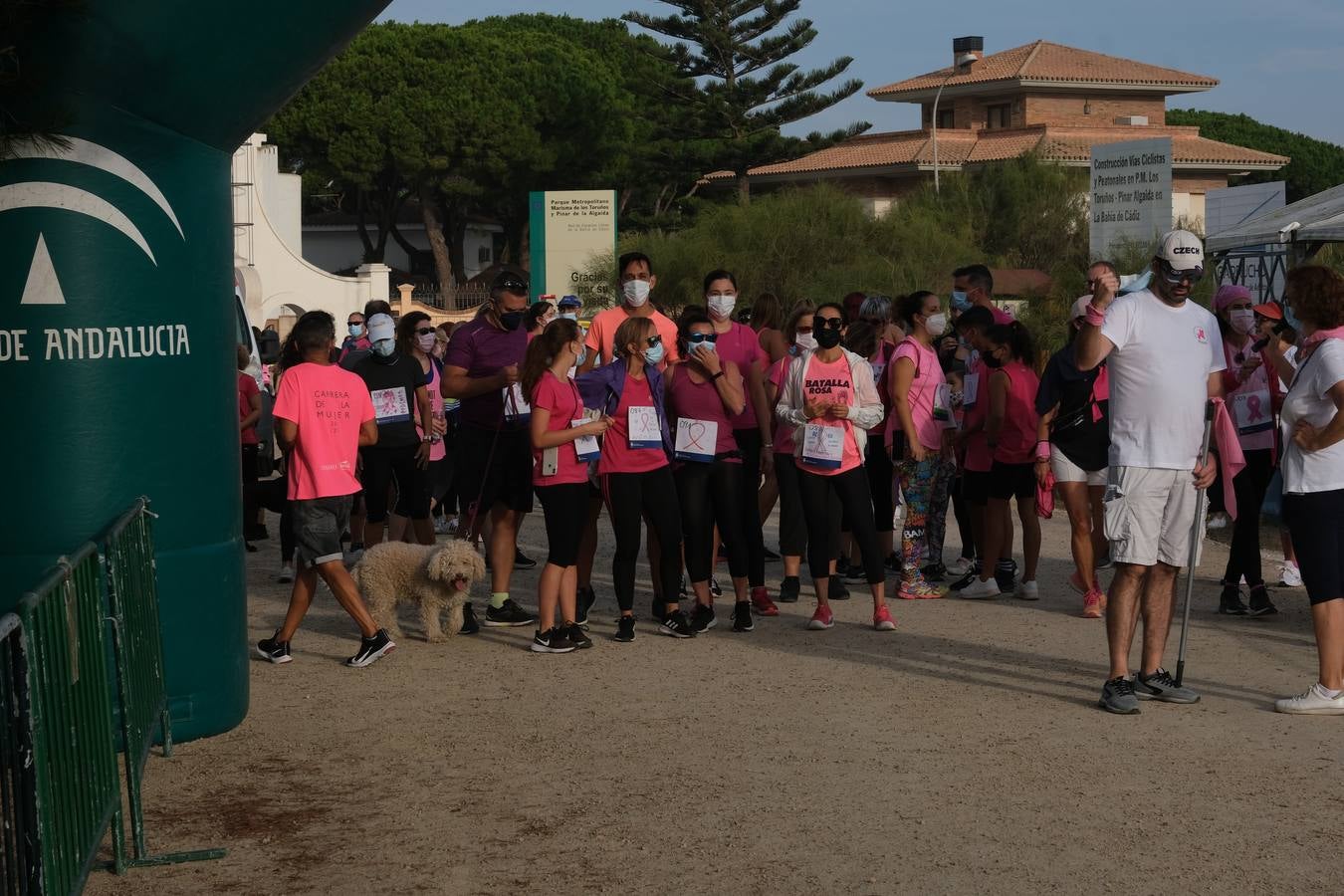 La Marcha Rosa reúne a cientos de personas en Los Toruños para luchar contra cáncer