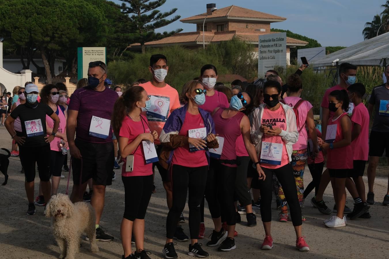 La Marcha Rosa reúne a cientos de personas en Los Toruños para luchar contra cáncer