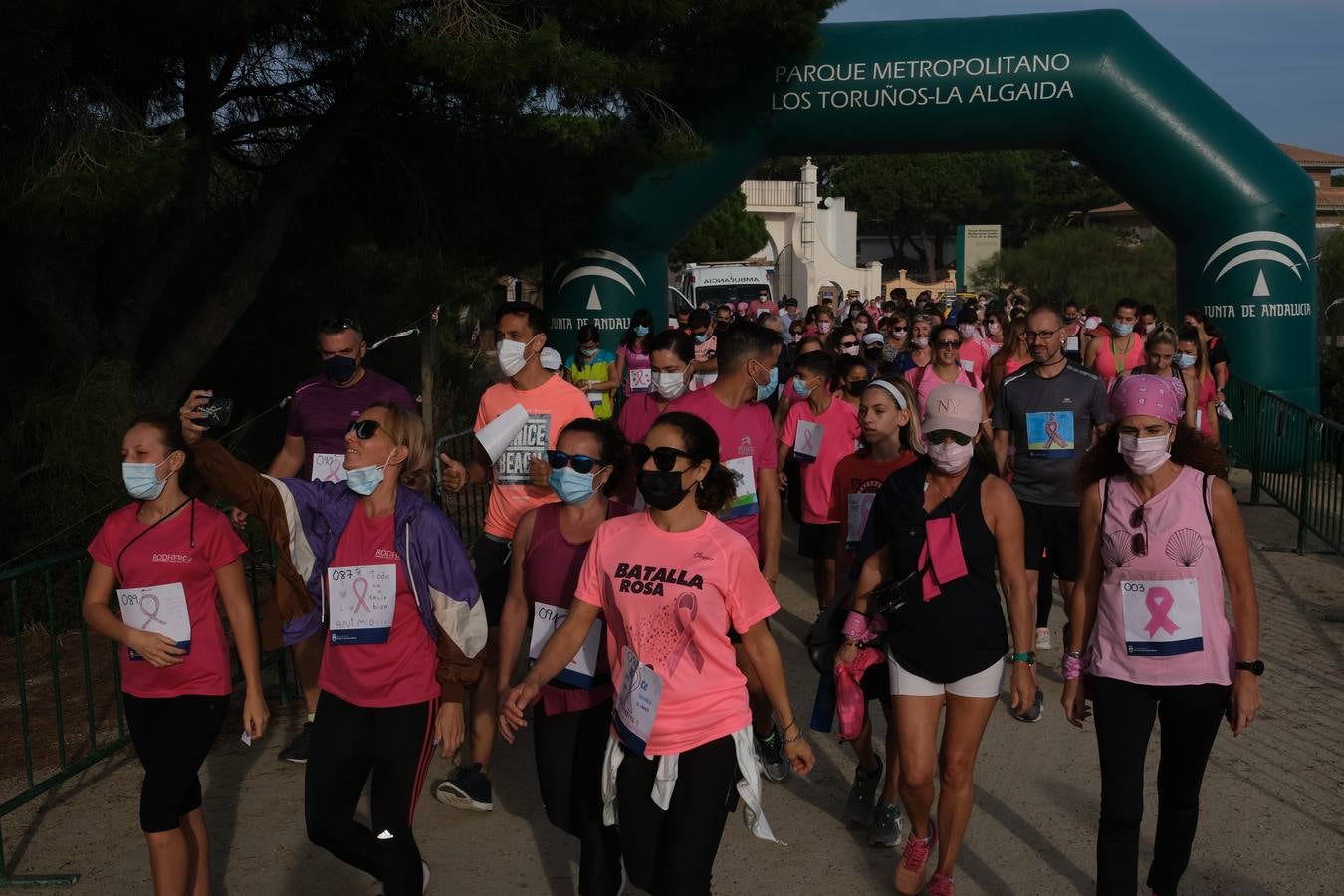 La Marcha Rosa reúne a cientos de personas en Los Toruños para luchar contra cáncer