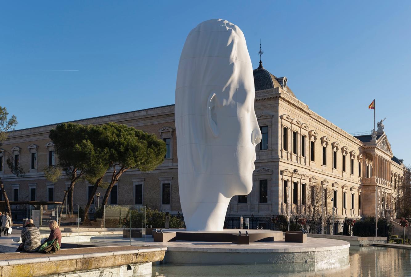 Madrid. 'Julia' (2018). En la Plaza de Colón de Madrid se instaló esta monumental escultura de Jaume Plensa el 20 de diciembre de 2018. Aunque en principio se iba a quedar tan solo un año en este lugar, la Fundación María Cristina Masaveu Peterson, propietaria de la escultura monumental, prorrogó su estancia hasta el 31 de diciembre de este año. Es una obra muy querida por los madrileños