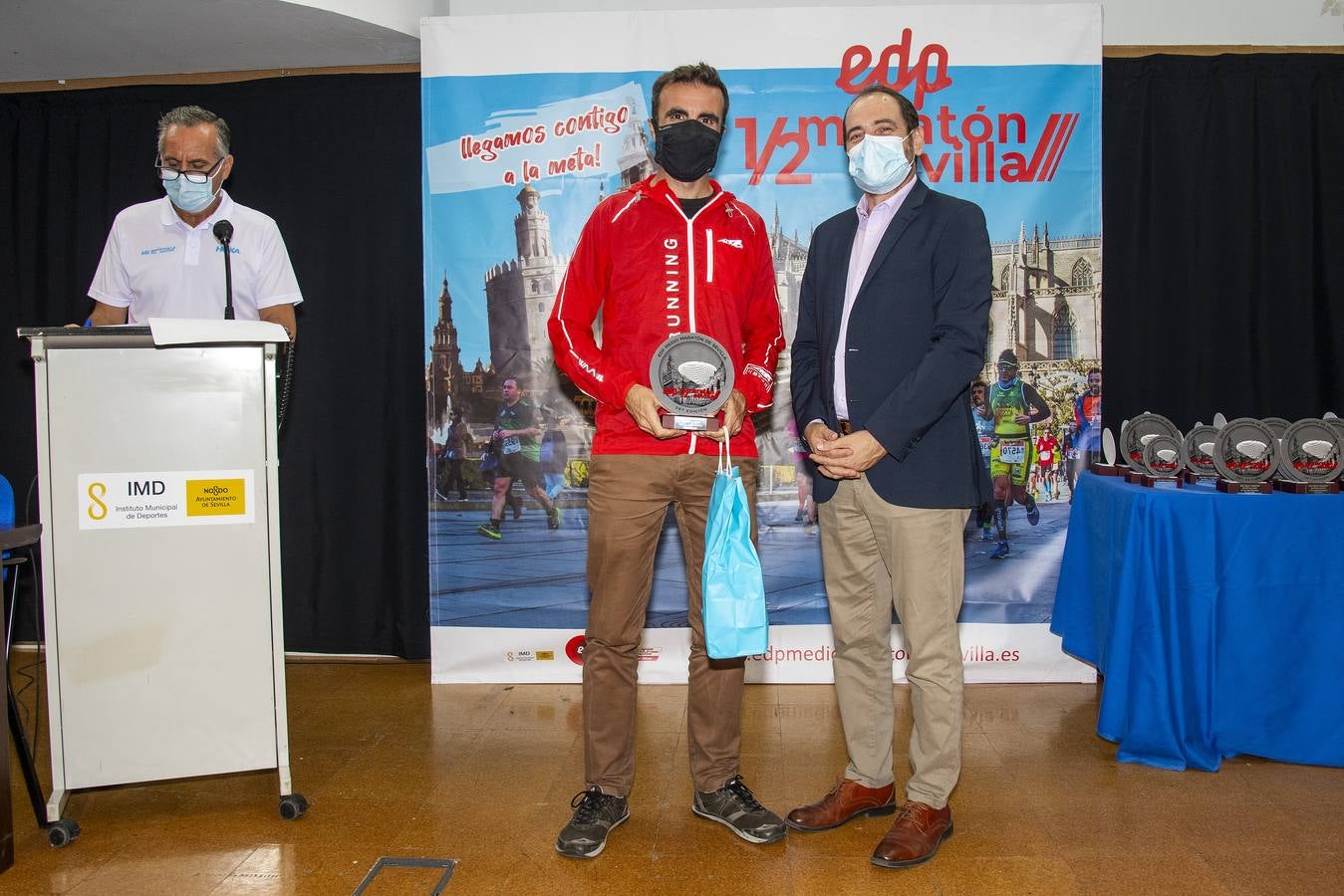 En imágenes, entrega de los premios de las categorías populares de la Edp Media Maratón de Sevilla 2021