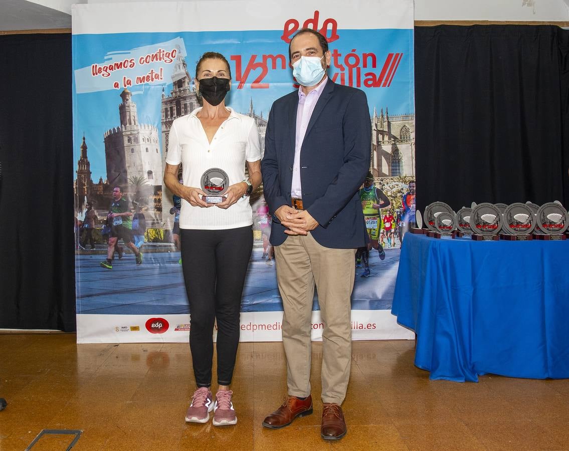 En imágenes, entrega de los premios de las categorías populares de la Edp Media Maratón de Sevilla 2021