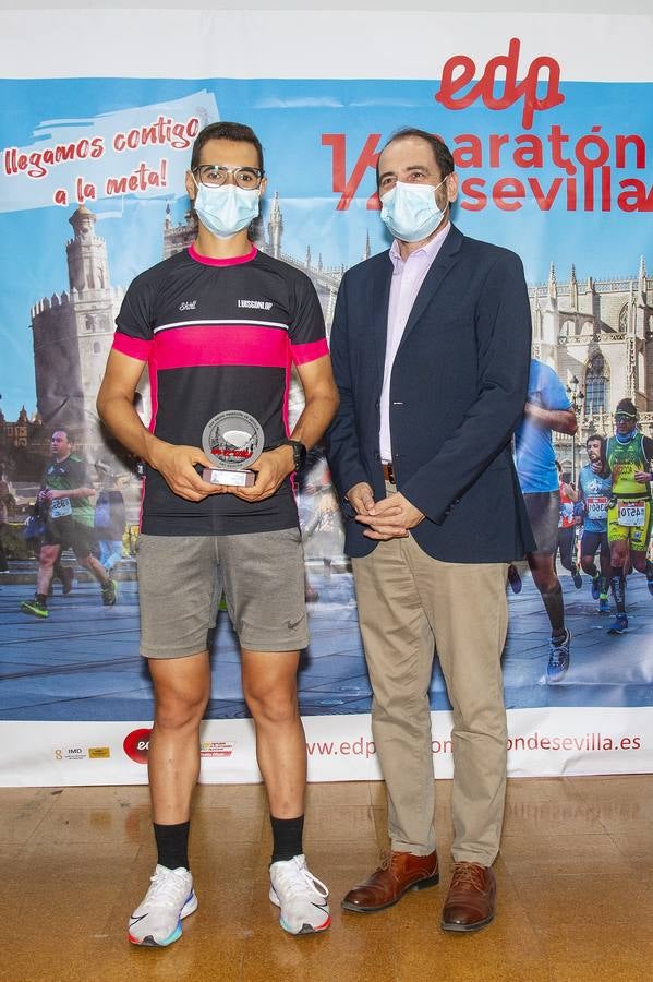 En imágenes, entrega de los premios de las categorías populares de la Edp Media Maratón de Sevilla 2021