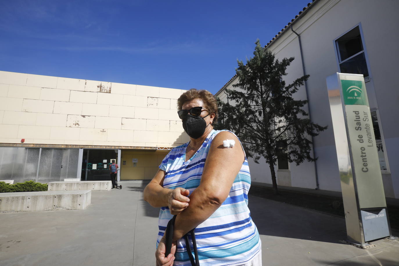 La vacunación contra el Covid con la tercera dosis en Córdoba, en imágenes