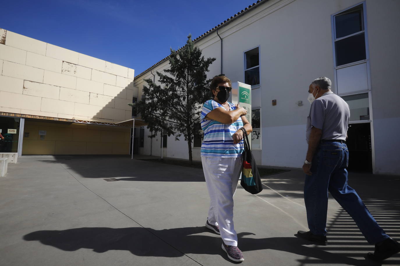 La vacunación contra el Covid con la tercera dosis en Córdoba, en imágenes