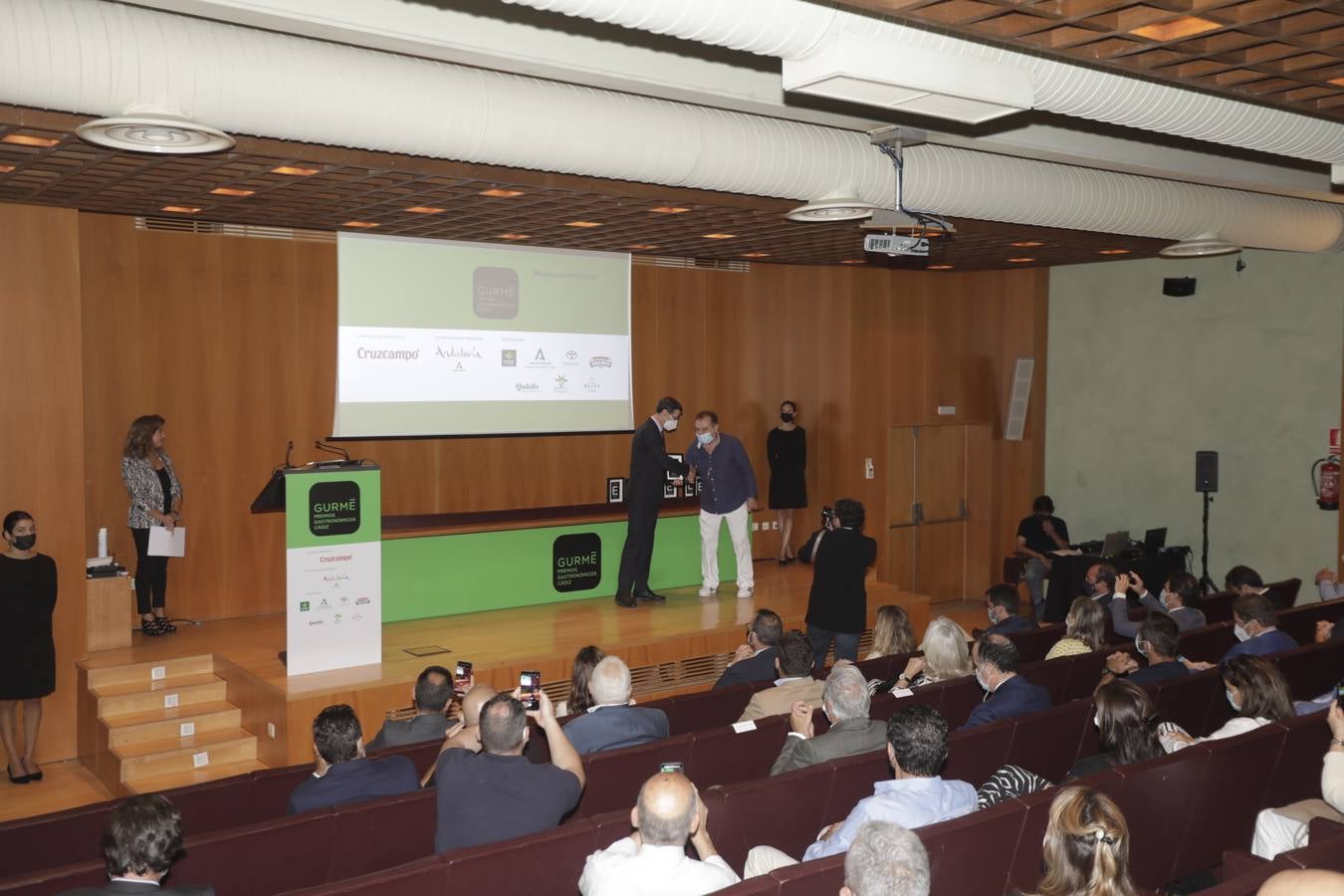 Gran ambiente y caras conocidas en los Premios Gurmé Cádiz