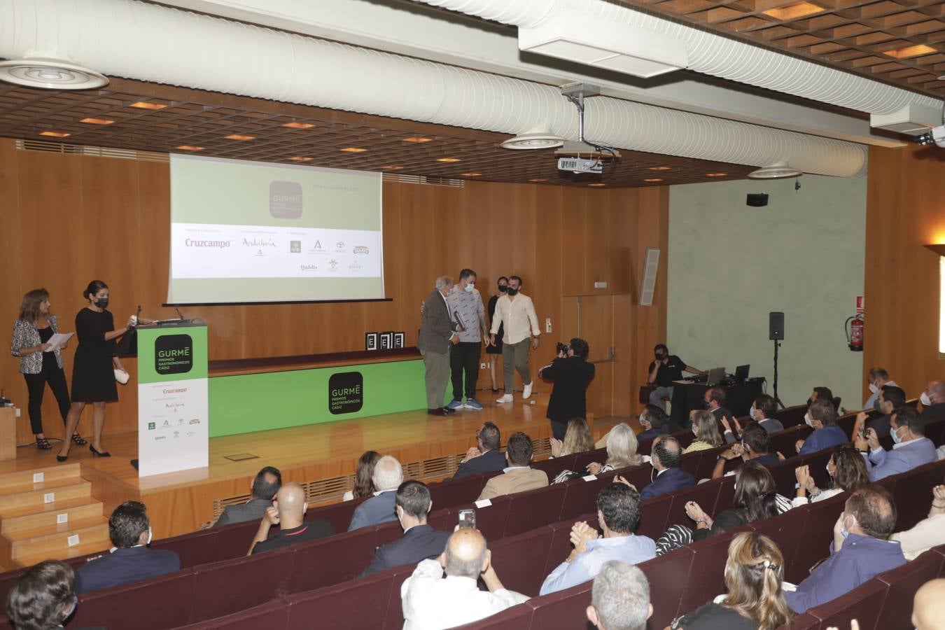 Gran ambiente y caras conocidas en los Premios Gurmé Cádiz