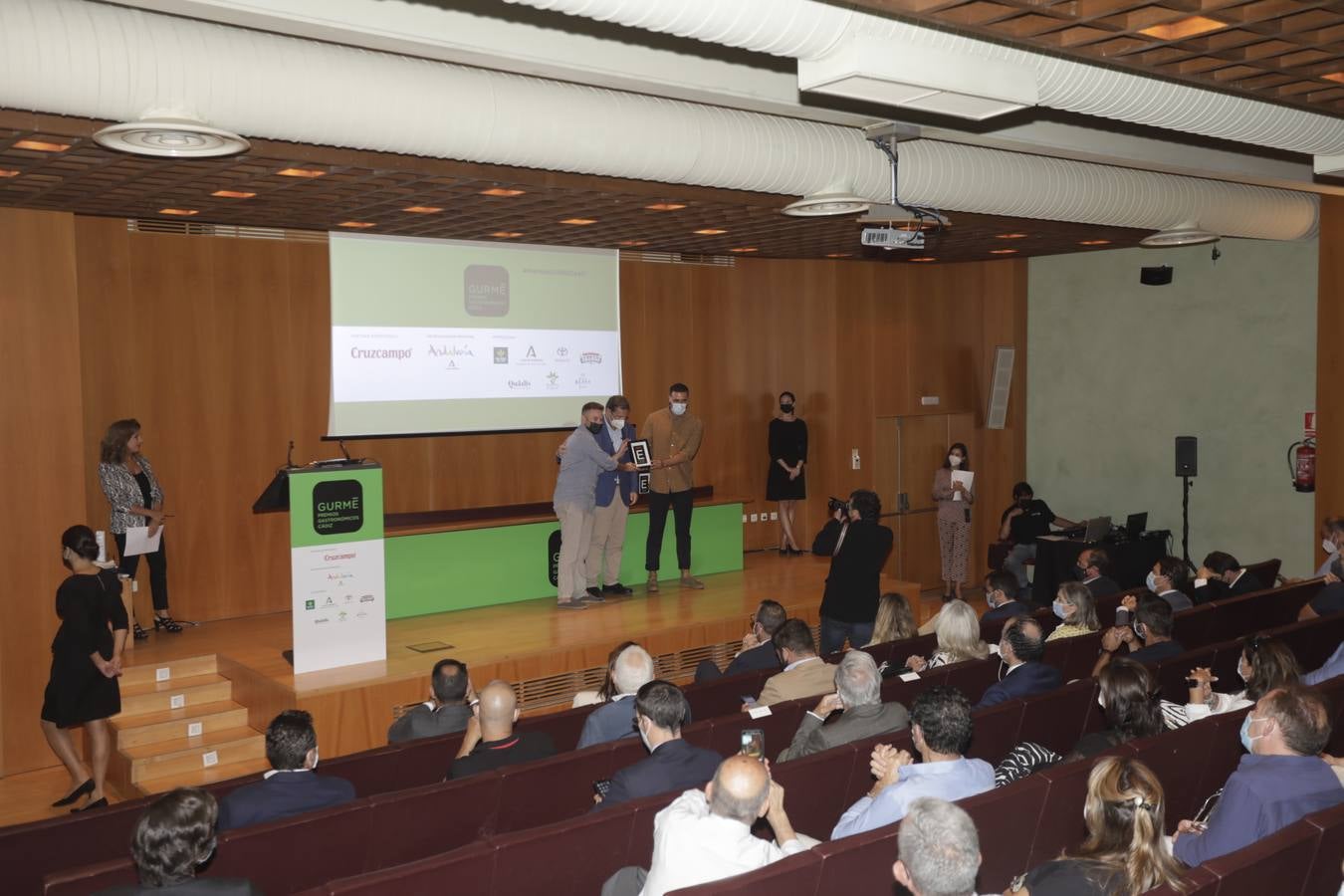 Gran ambiente y caras conocidas en los Premios Gurmé Cádiz