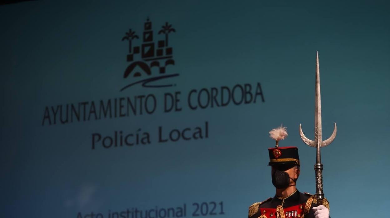 El acto de la Policía Local de Córdoba por el día de San Rafael, en imágenes