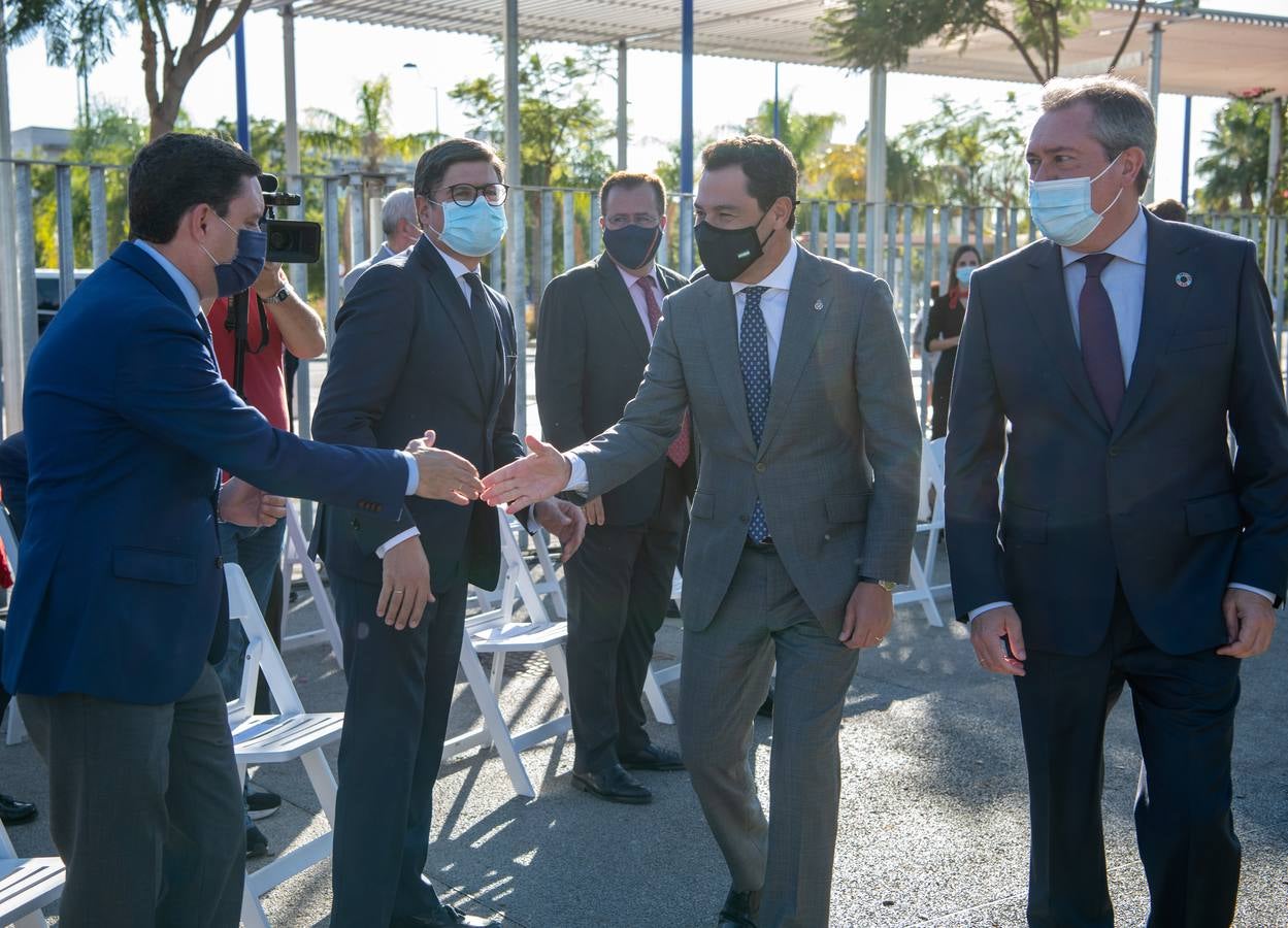 En imágenes, inauguración de ‘El aplauso’, el monumento homenaje a los sanitarios en Sevilla