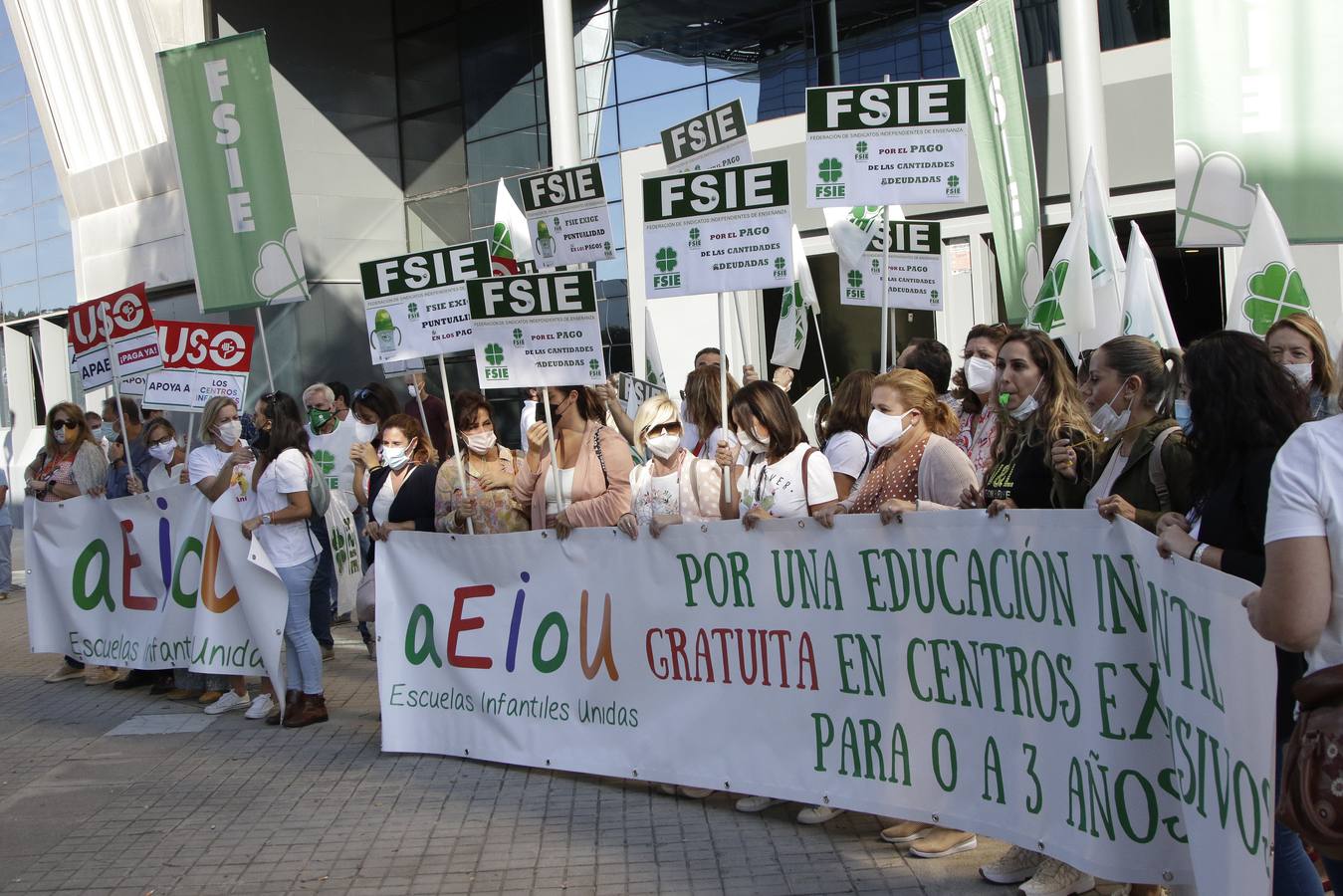 En imágenes, manifestación de las escuelas infantiles de Andalucía por el retraso en los pagos