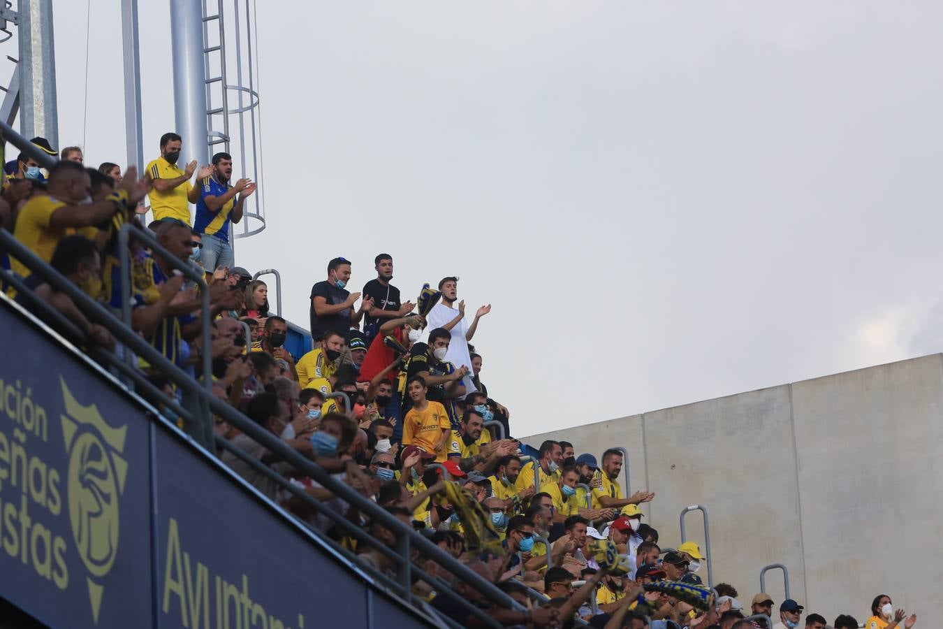 Búscate en el partido Cádiz-Alavés