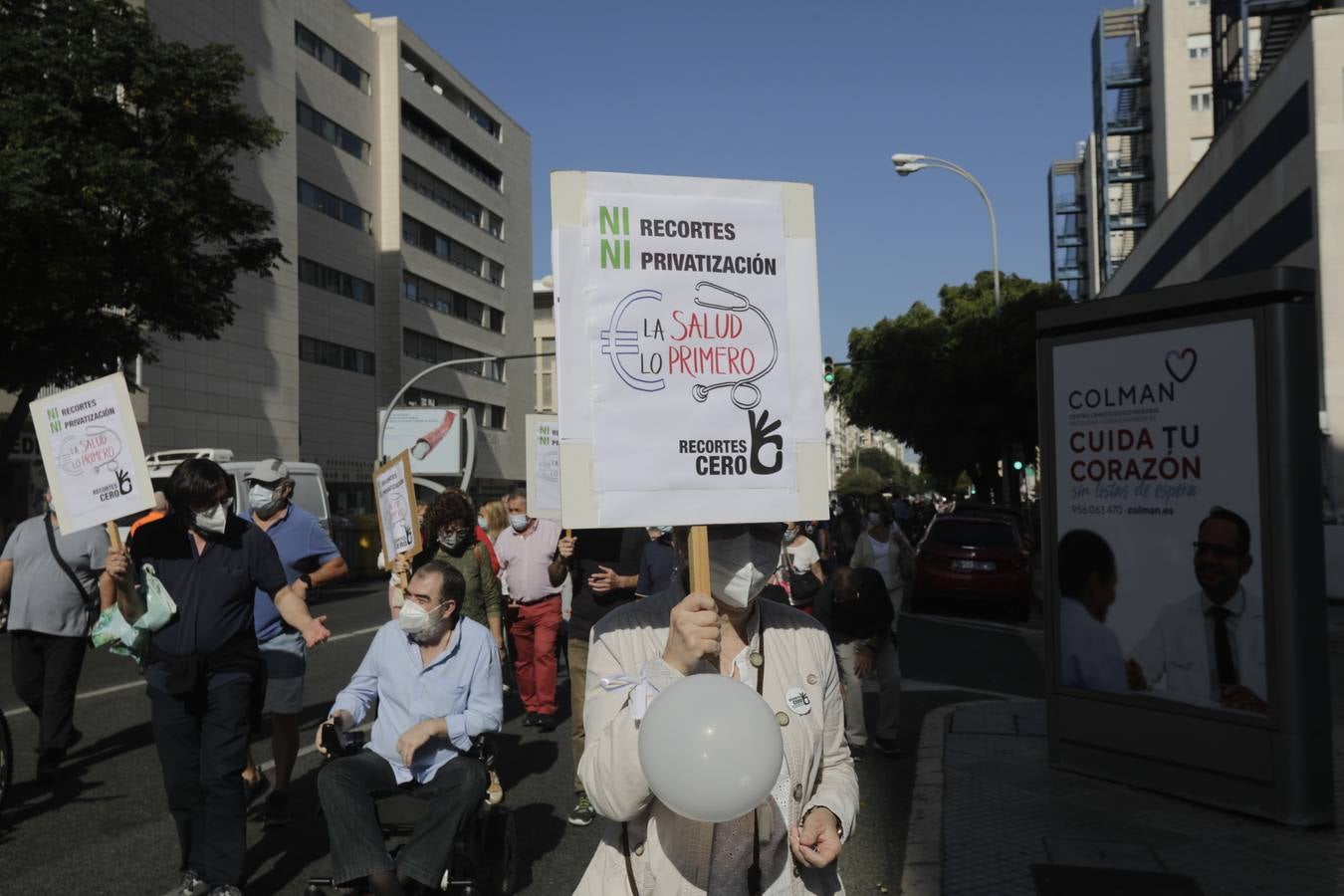 Fotos: Marea Blanca se moviliza en Cádiz por la sanidad pública