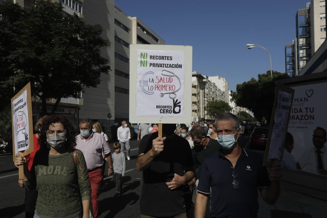 Fotos: Marea Blanca se moviliza en Cádiz por la sanidad pública