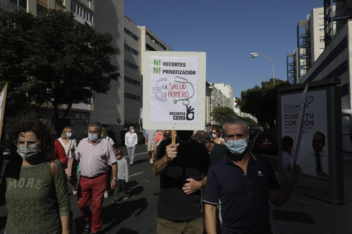 Fotos: Marea Blanca se moviliza en Cádiz por la sanidad pública