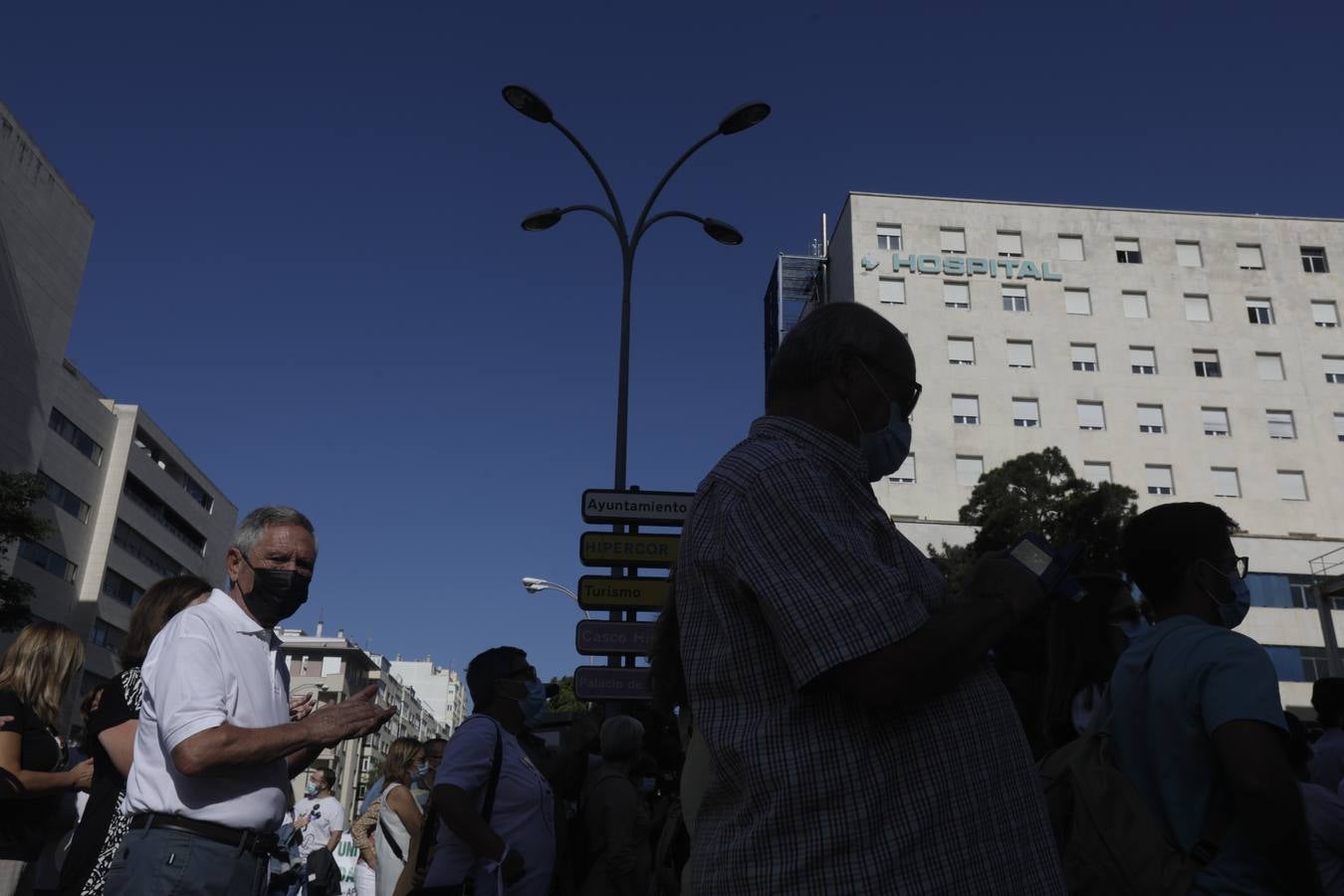 Fotos: Marea Blanca se moviliza en Cádiz por la sanidad pública