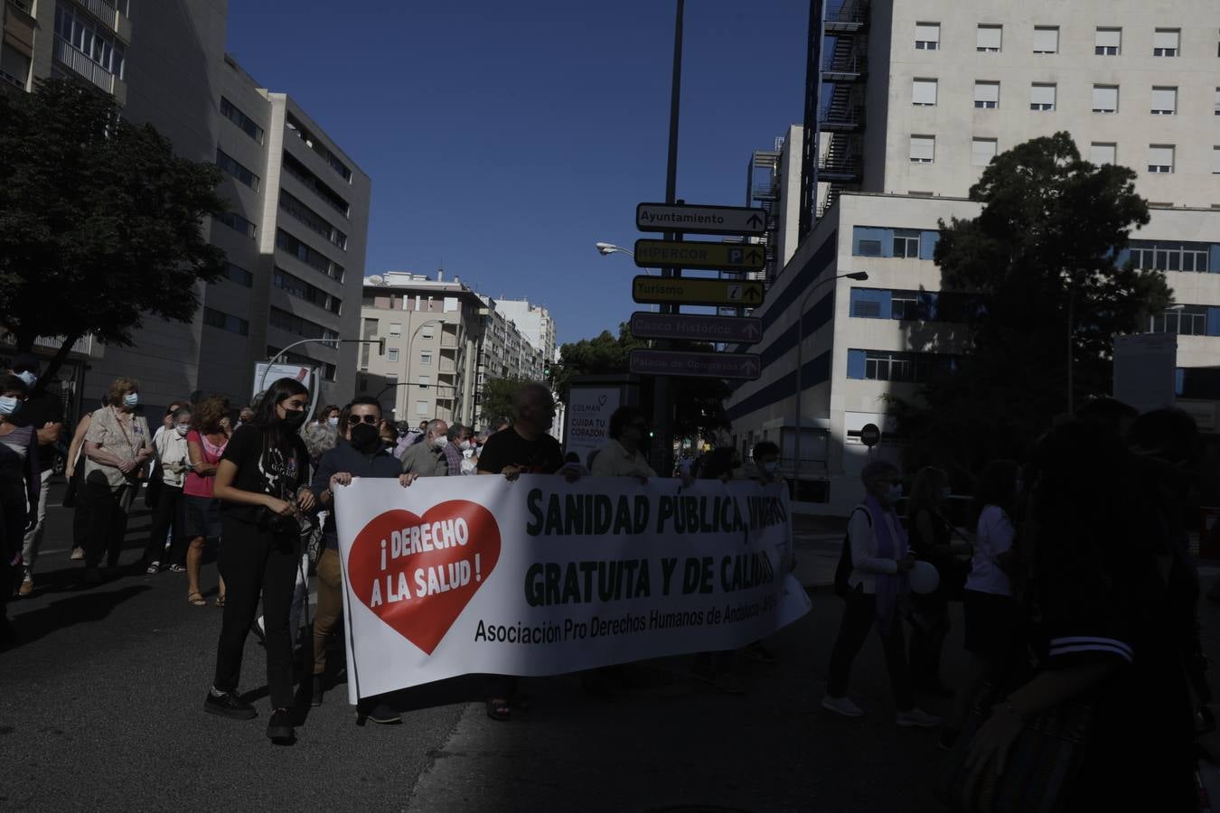 Fotos: Marea Blanca se moviliza en Cádiz por la sanidad pública