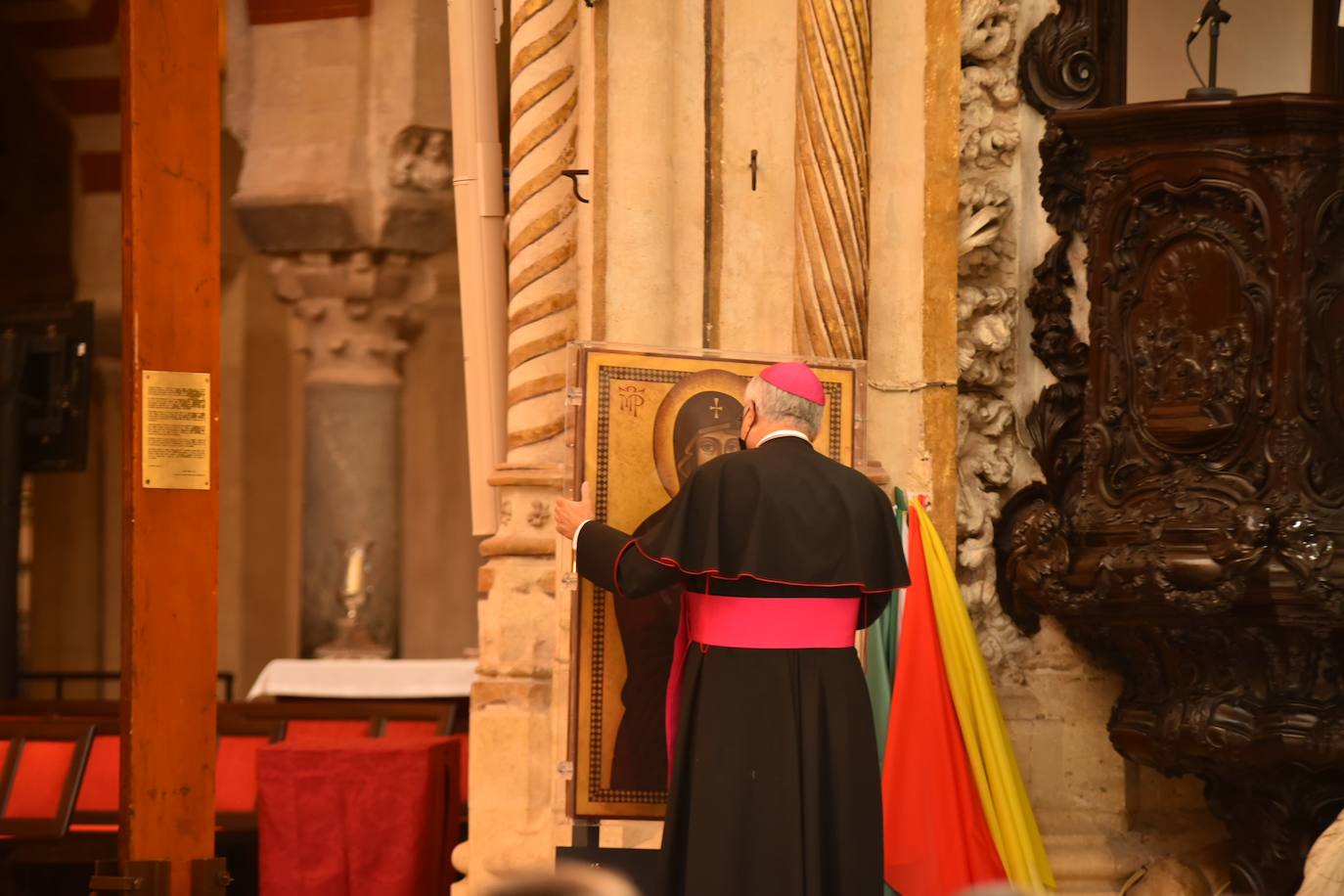 El recorrido de la Cruz de los Jóvenes por Córdoba, en imágenes